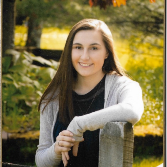 Meet your Posher, Claire - Picture 1 of 1